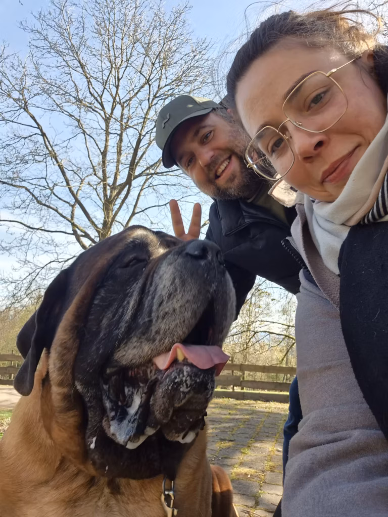 Erinnerungsfoto vom Ausflug mit English Mastiff Ingo im Wildpark Weiskirchen.